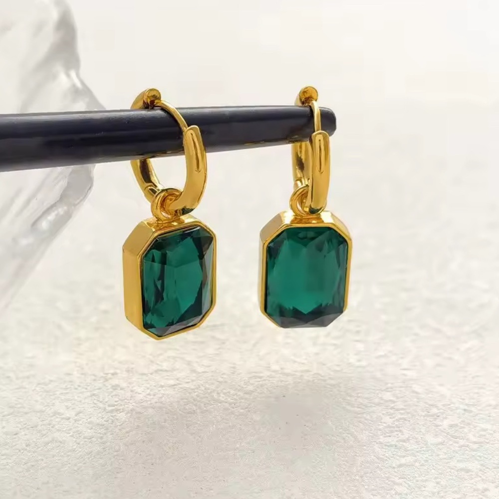 Elegant Gold and Green Drop Earrings